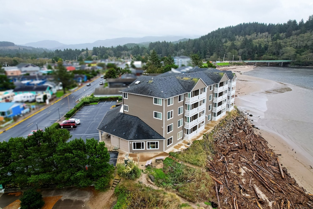 Siletz Bay Beachfront Hotel by OYO Lincoln City - photo 118