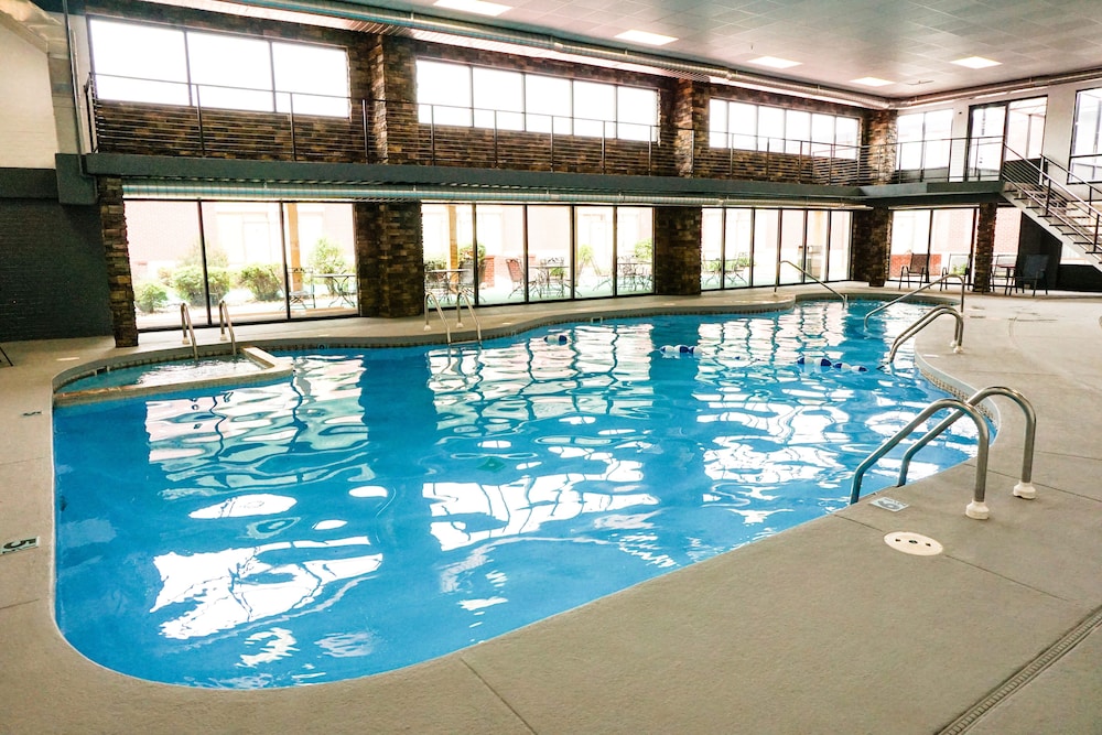 Boarders Inn & Suites by Cobblestone Hotels Grand Island - photo 32