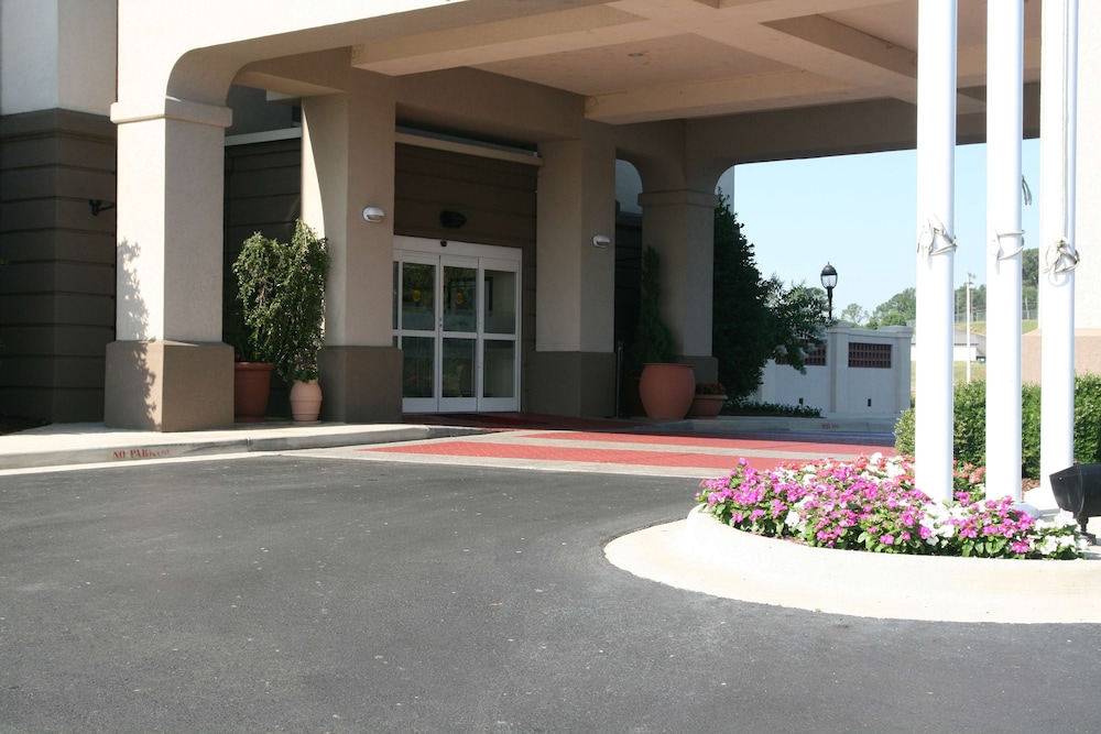 Hampton Inn Guntersville - photo 27
