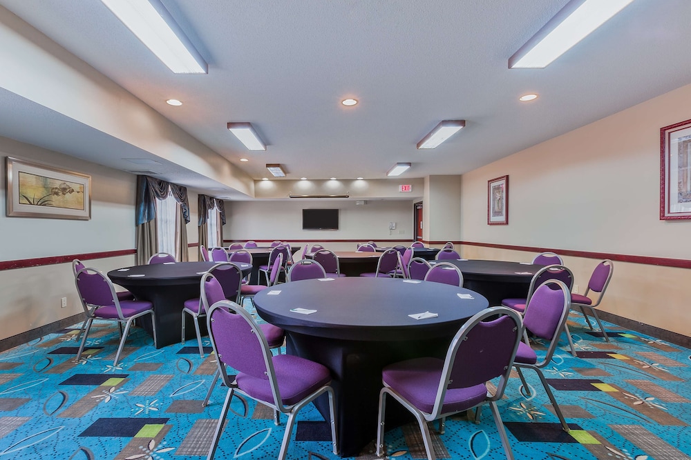 Staybridge Suites Cedar Rapids North by IHG - photo 37