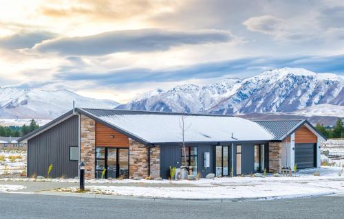 Snow Pine Apartment — 4-Star Luxury Hotel in Lake Tekapo, New Zealand