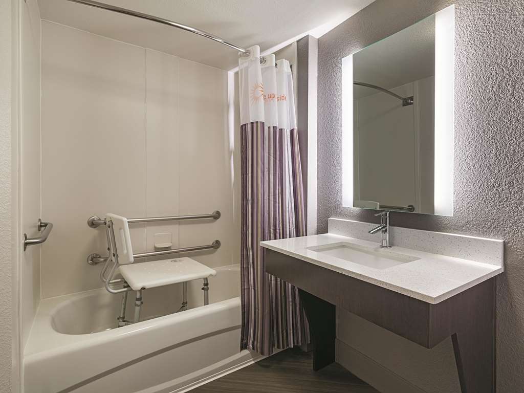 La Quinta Inn & Suites by Wyndham Dallas Plano West - photo 11