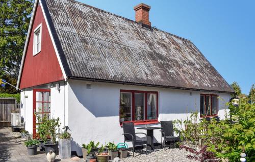 2 Bedroom Lovely Home In Simrishamn — 4-Star Luxury Hotel in Simrishamn, Sweden