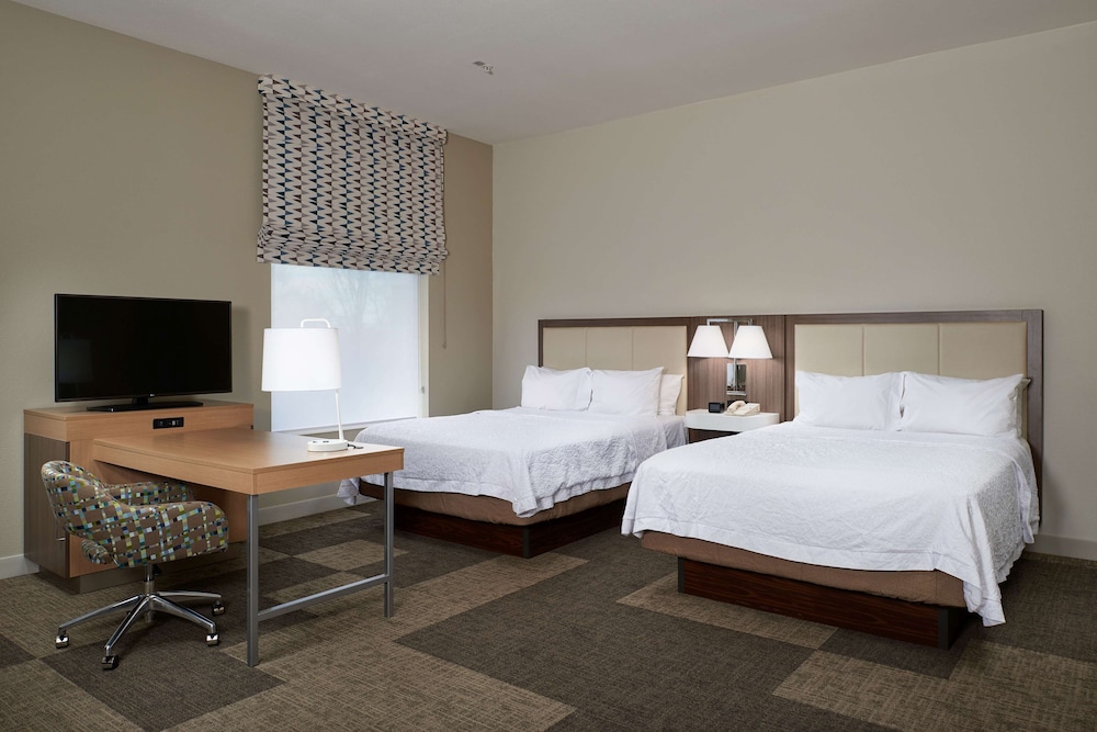 Hampton Inn & Suites Rogers - photo 10