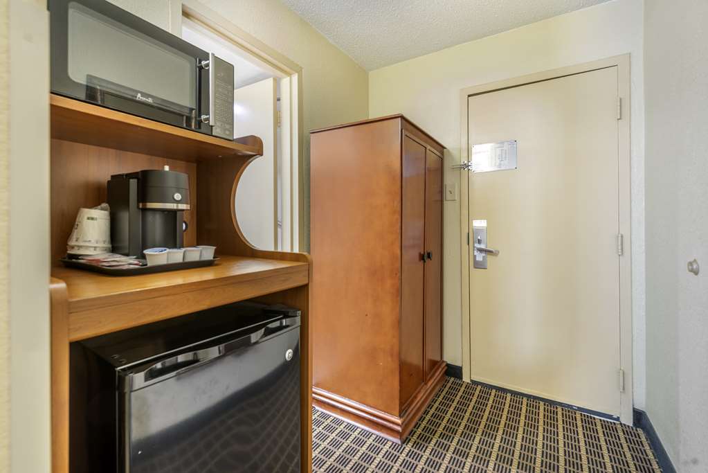 Best Western Plus Bridgeport Inn - photo 19