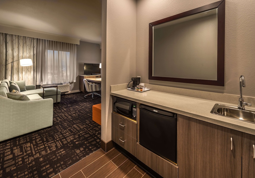 Hampton Inn & Suites Reno West - photo 11
