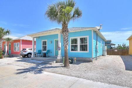 Toucan Tango at Station Place — 4-Star Luxury Hotel in Port Aransas, United States