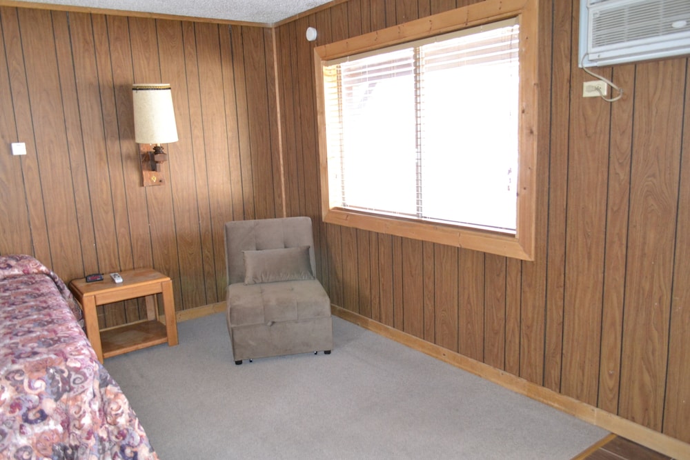 The Village Inn Motel and Restaurant - photo 9