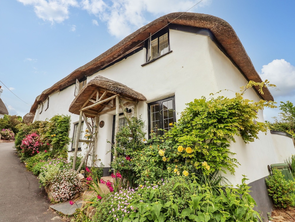 Rose Cottage in Holcombe — 4-Star Luxury Hotel in Dawlish, United Kingdom
