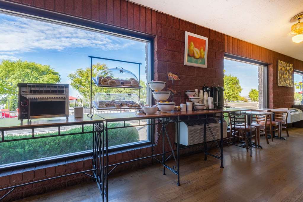 Ramada by Wyndham Albuquerque Airport - photo 42