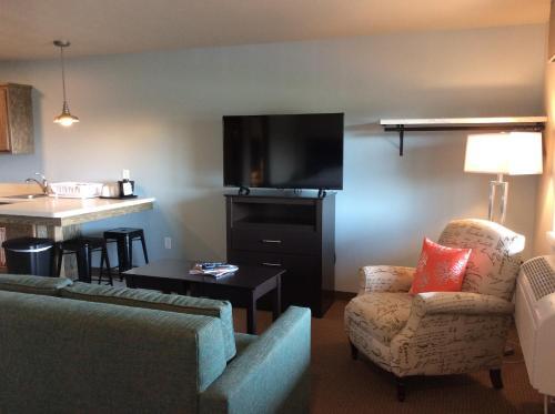 Scenic Shore Inn - photo 34