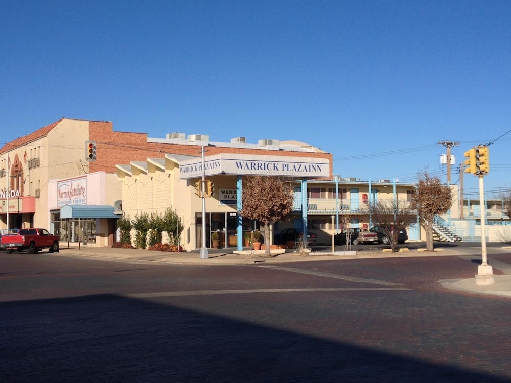 Warrick Plaza Inn — hotel in Plainview