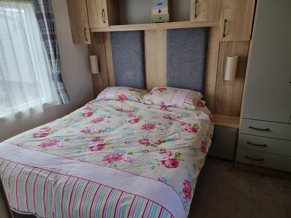 Stunning 2 bed Caravan in Prestatyn dog Friendly in Prestatyn, United Kingdom