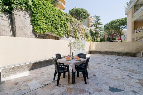 GuestHost Sanremo Holiday Ambra Mini Flat — 4-Star Luxury Hotel in San Remo, Italy