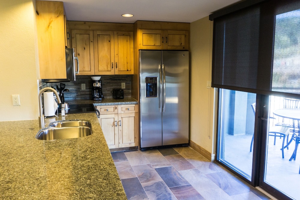 Deluxe condo in newly remodeled Grand Summit Hotel by RedAwning Save 20 on 7 Nights - photo 7