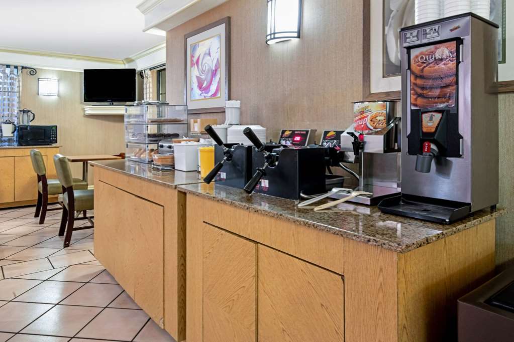 La Quinta Inn by Wyndham Amarillo Mid City - photo 36