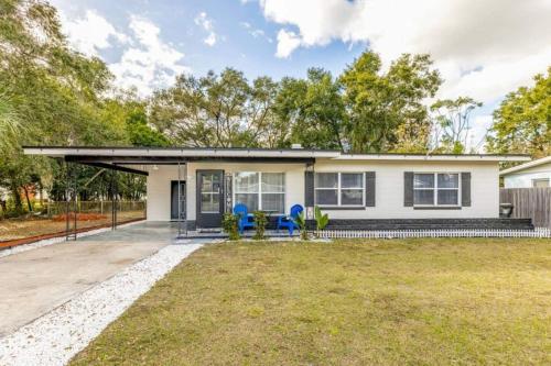 Magical 3BR Orlando Getaway Kitchen Near Parks — eco-hotel in Orlando