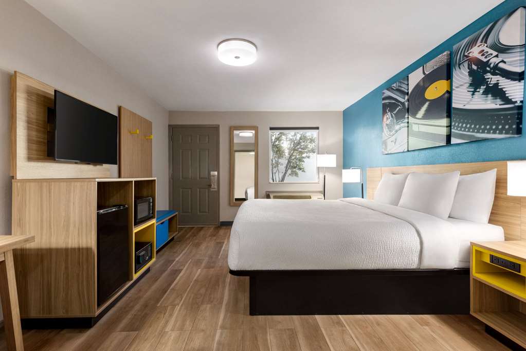 Days Inn by Wyndham Memphis at Graceland - photo 19