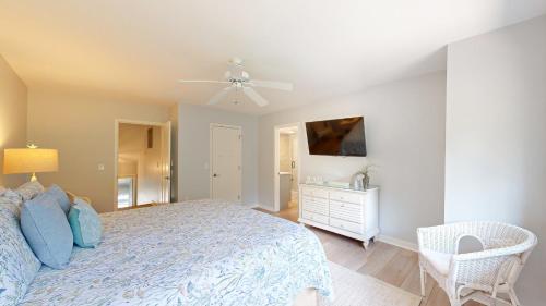 213 Turnberry Village - photo 9