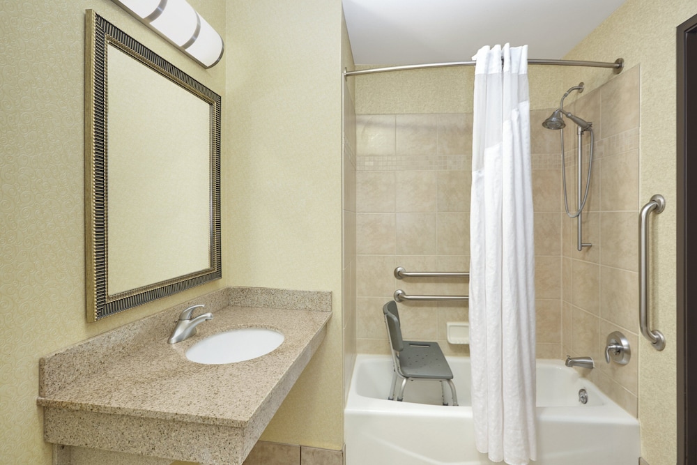 Holiday Inn Express Hotel & Suites Madison Verona by IHG - photo 33