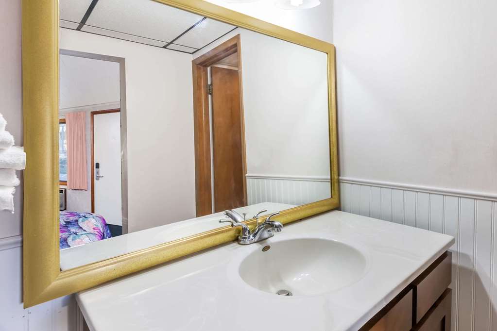 Knights Inn Mackinaw City - photo 6