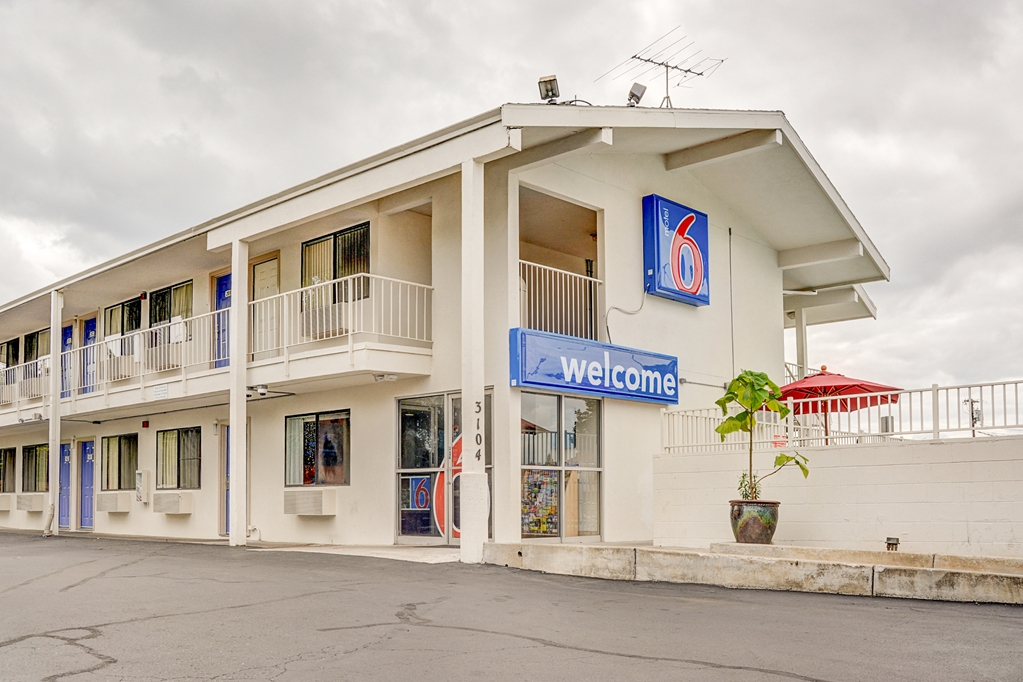Motel 6 Portland OR Central - featured photo