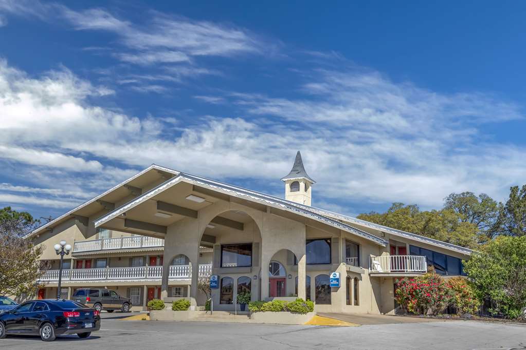 Best Western Sunday House Inn 4254865 — Kerrville