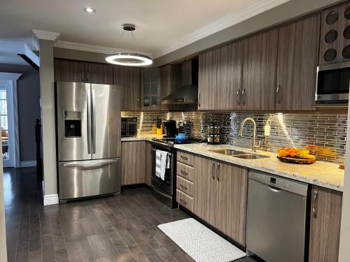 Chic Spacious Home You’ll Love — Markham — photo 3