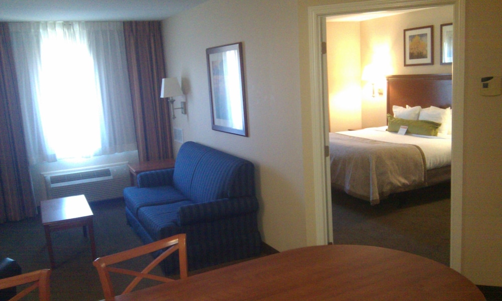 Candlewood Suites Fredericksburg an IHG Hotel - photo 4