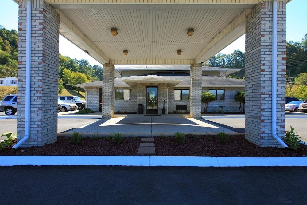 Americas Best Value Inn Hazard - photo 3