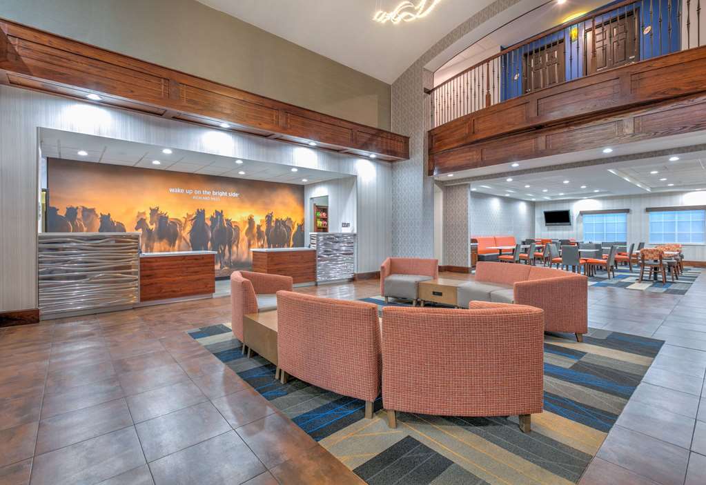 La Quinta Inn & Suites by Wyndham Fort Worth NE Mall - photo 3