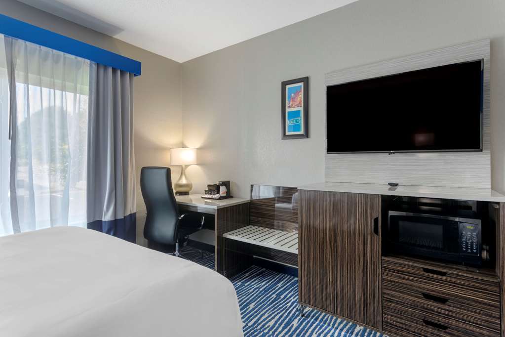Comfort Inn & Suites Memphis East - photo 14
