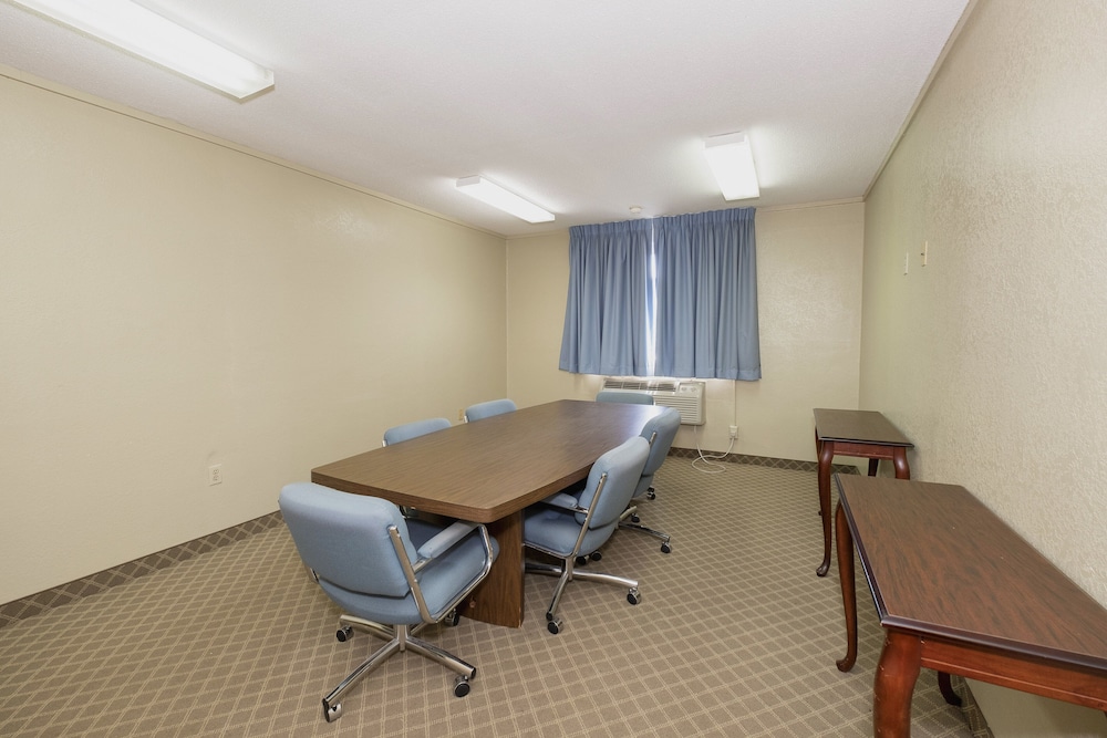 Red Roof Inn Meridian - photo 29