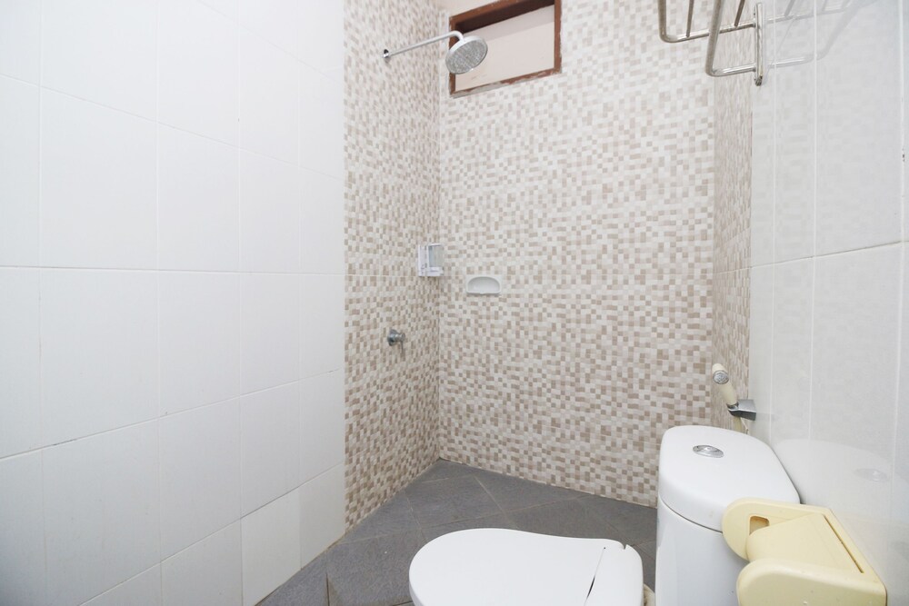 RedDoorz Plus at Hotel Srikandi Kendari — Kendari — photo 5