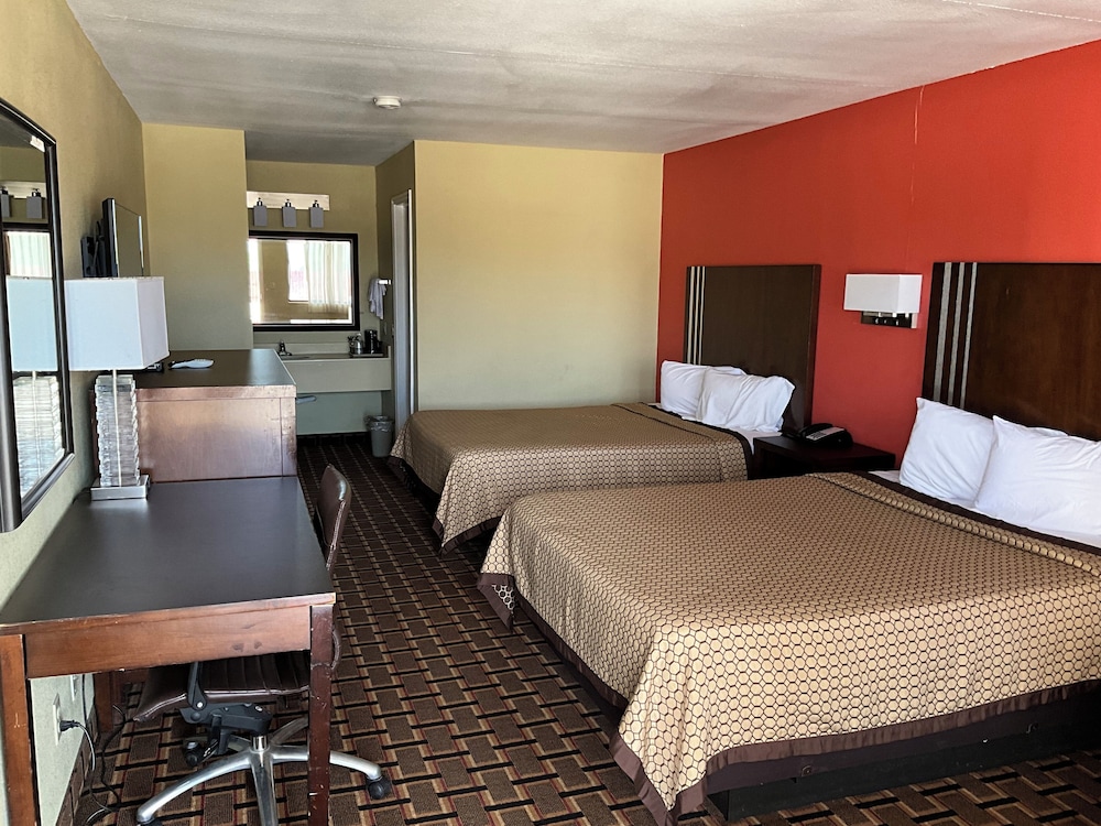 Executive Inn & Suites - photo 14