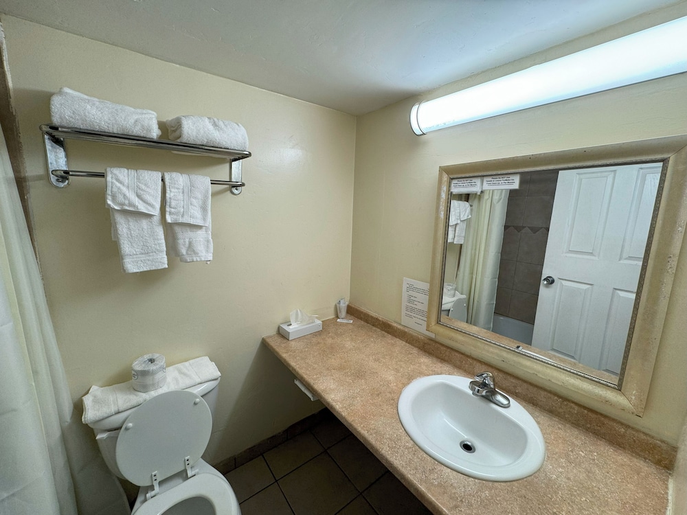 Big Chile Inn & Suites - photo 23