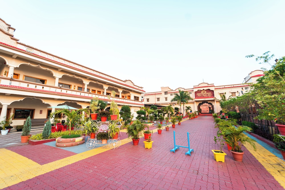 Hotel Royal Palace - carbon neutral hotel in Sagar