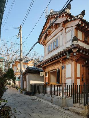 The Korean Prestige Hanok in Downtown Seoul Ari — 4-Star Luxury Hotel in Seoul, South Korea