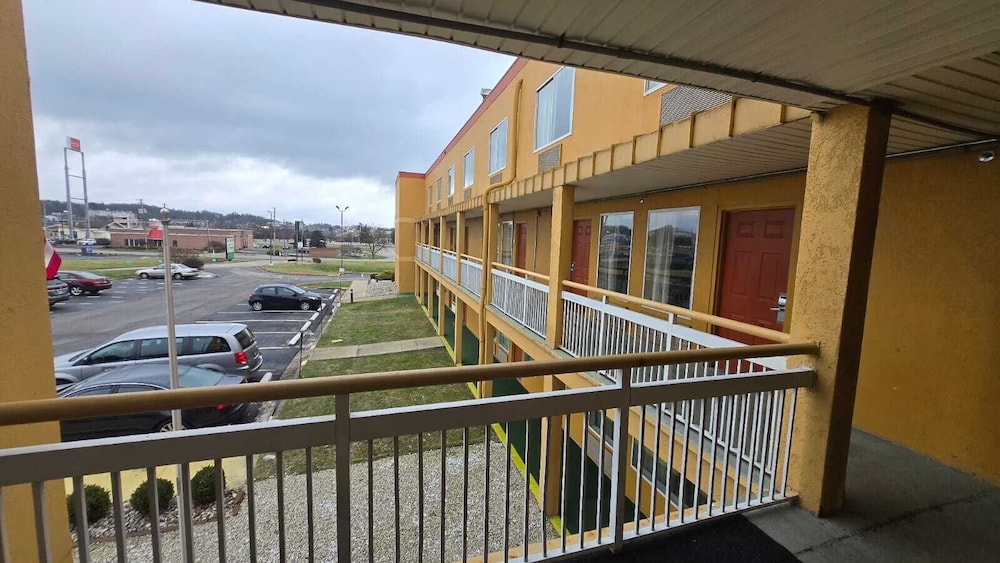 Copley Inn & Suites By OYO Akron OH - photo 33