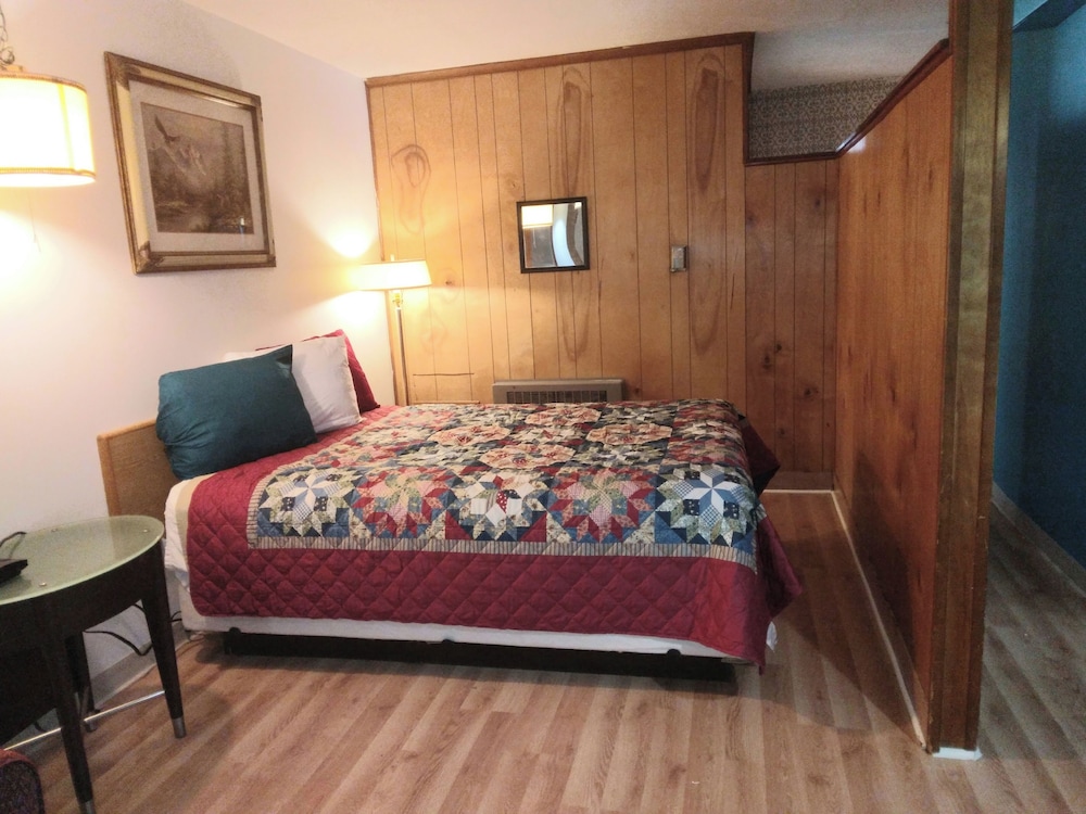 Capri Motel - photo 44