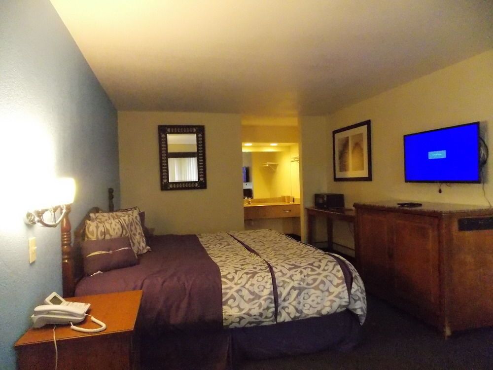 Travelodge San Antonio Downtown - photo 22
