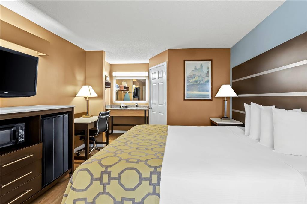 Baymont by Wyndham Forest City - photo 27