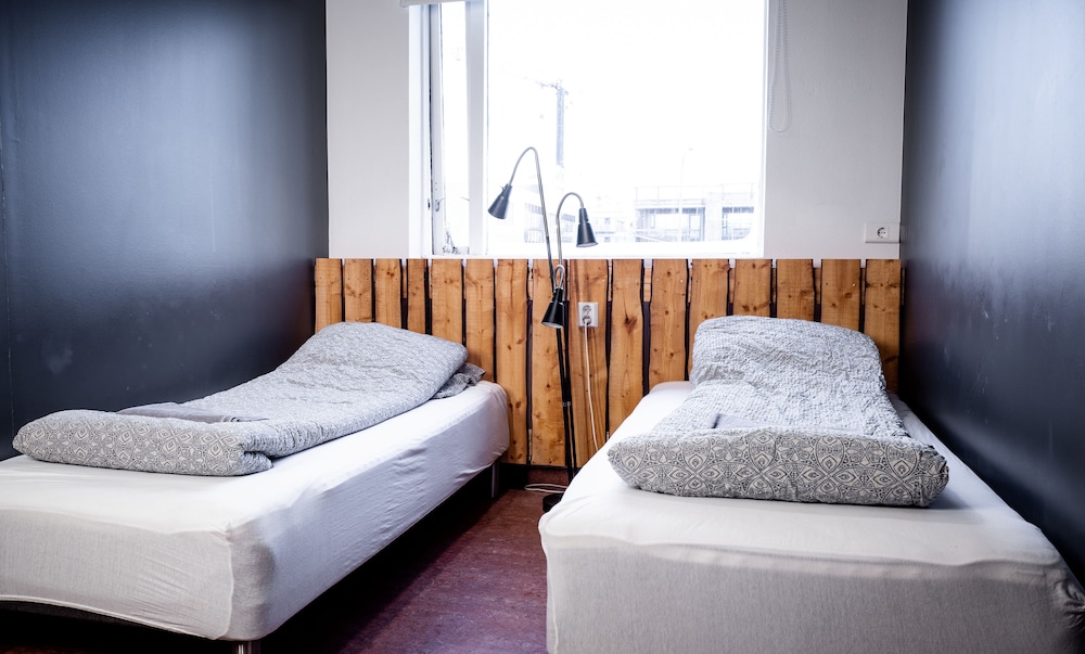 AU44 hostel