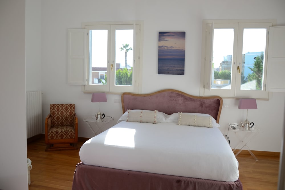 Maremaris B&B — 4-Star Luxury Hotel in Trani, Italy