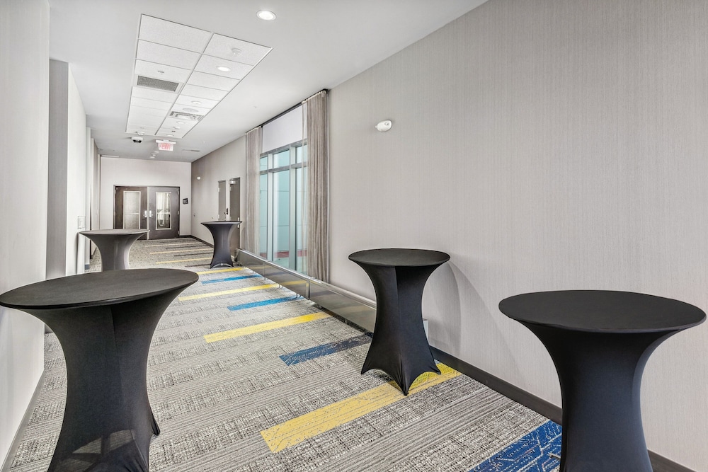 Aloft Anchorage - photo 42