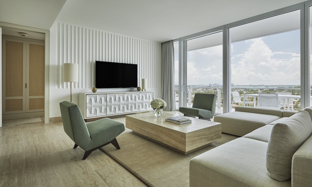 Four Seasons Hotel at The Surf Club - photo 89