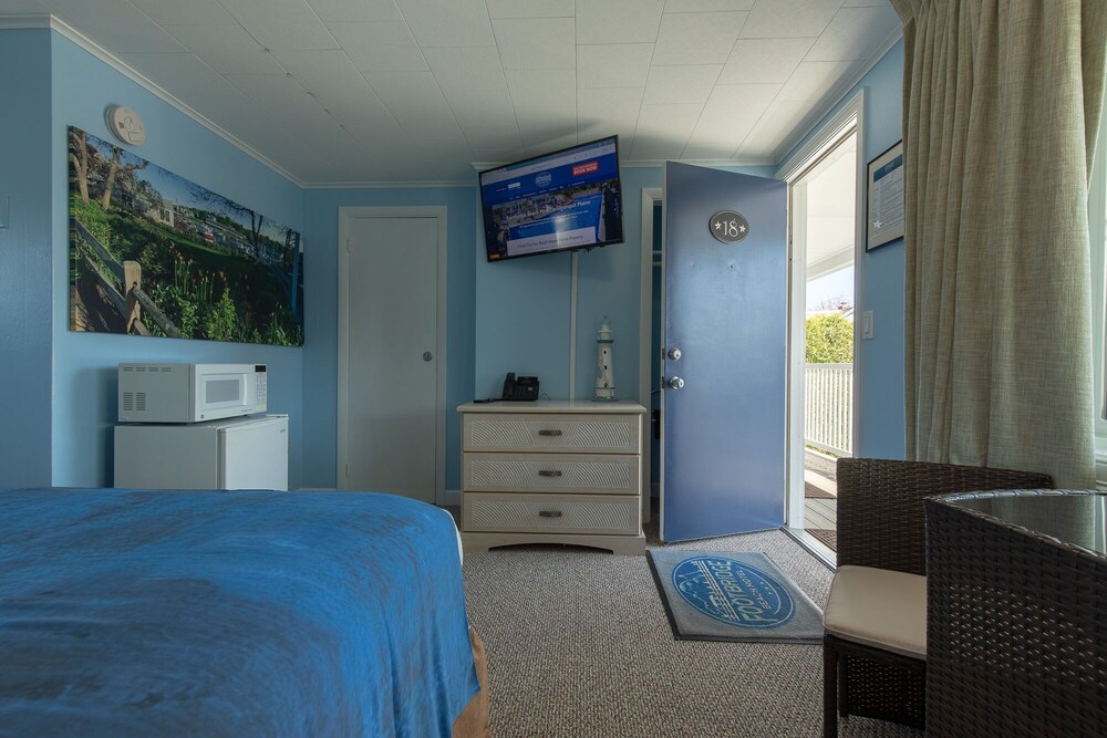Footbridge Beach Motel - photo 55