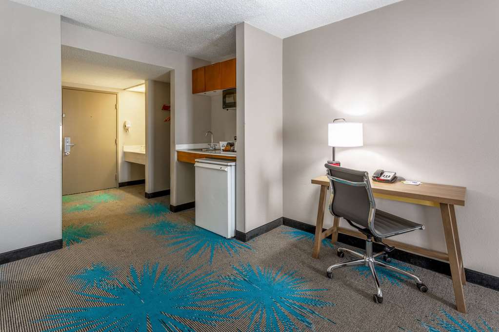 Days Inn & Suites by Wyndham Denver International Airport - photo 35