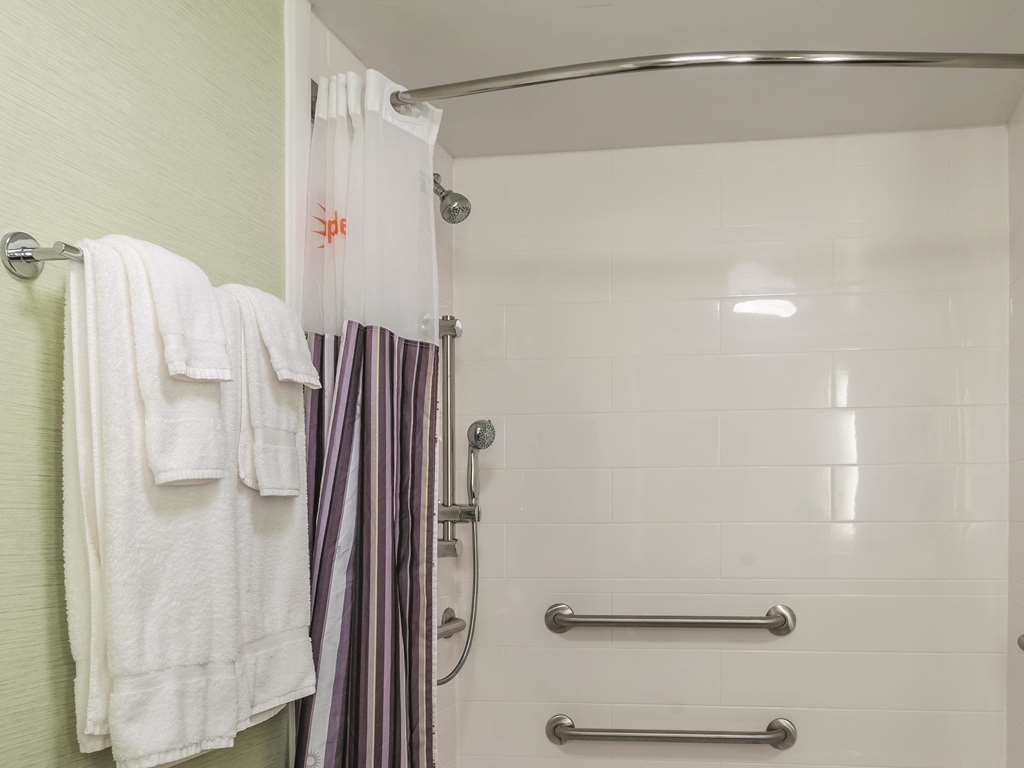 La Quinta Inn & Suites by Wyndham New Orleans Downtown - photo 29