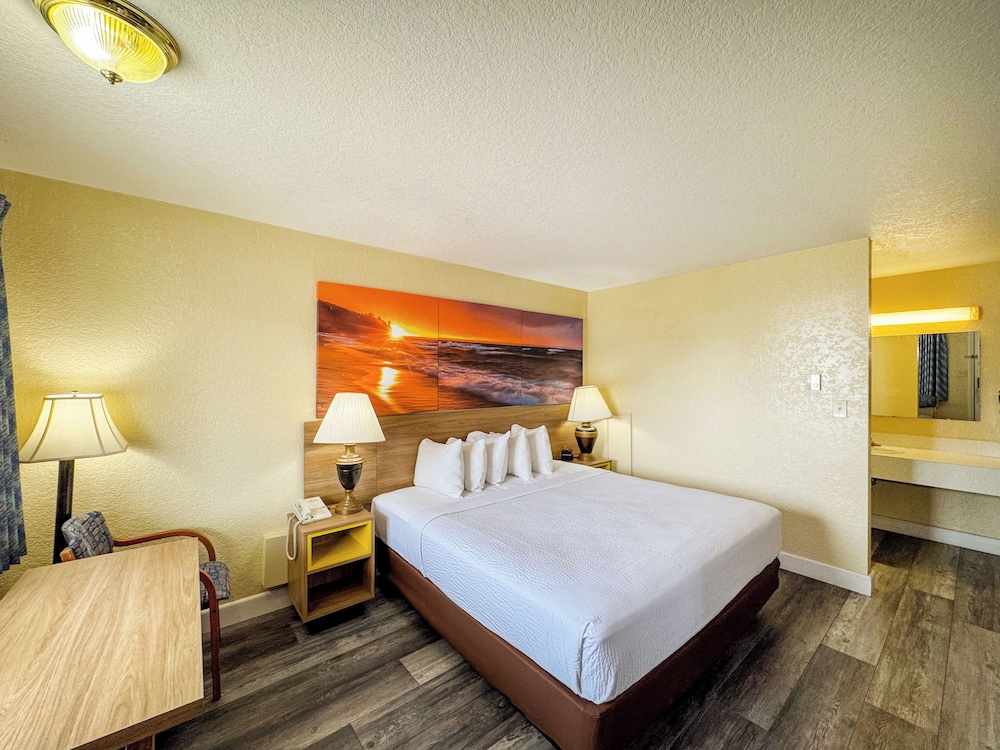 Days Inn by Wyndham Mackinaw City Lakeview - photo 27
